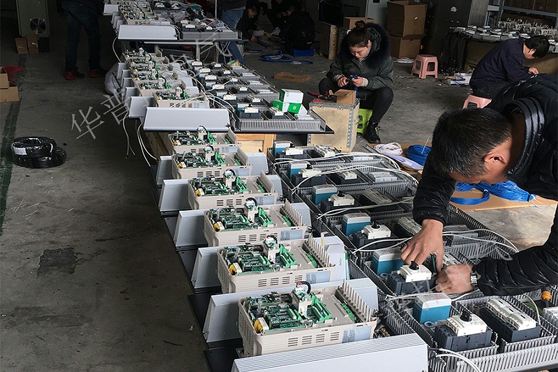 華普拓員工加班加點趕進(jìn)度中